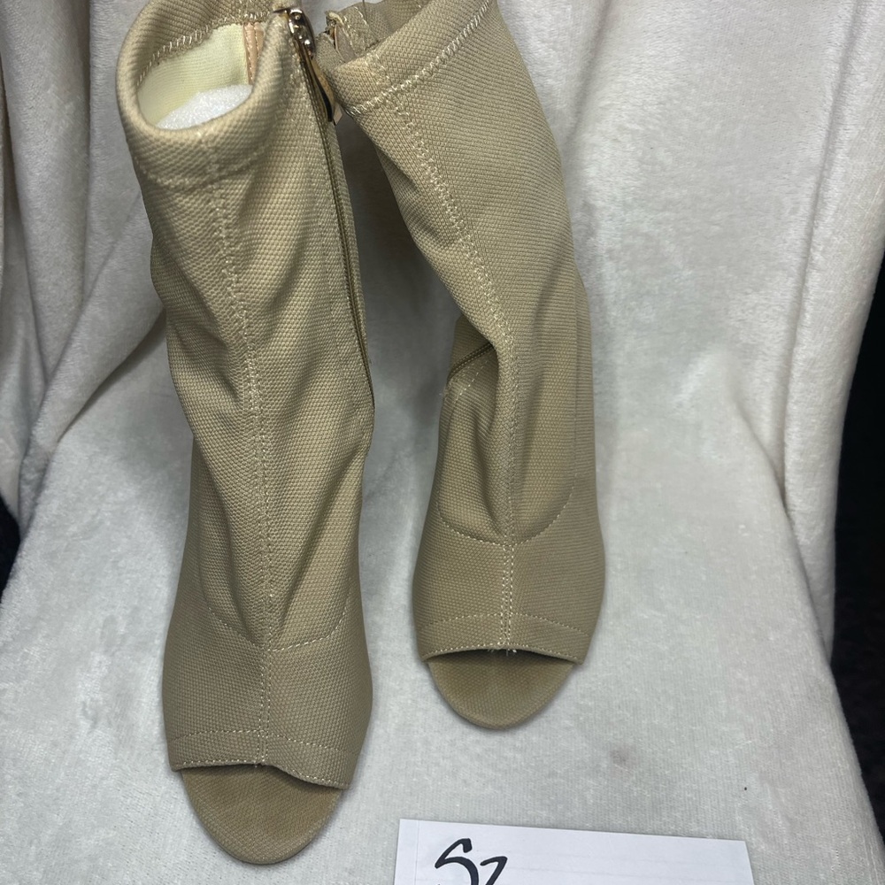 Stylish Tan Women's Boots